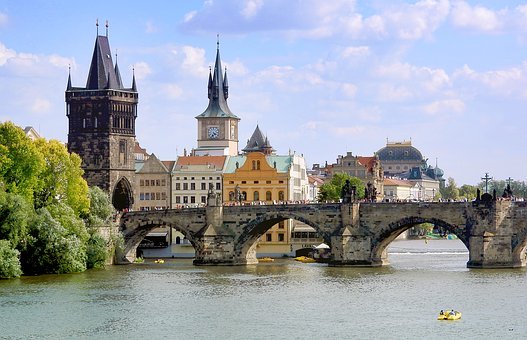 charles-bridge-3504485__340